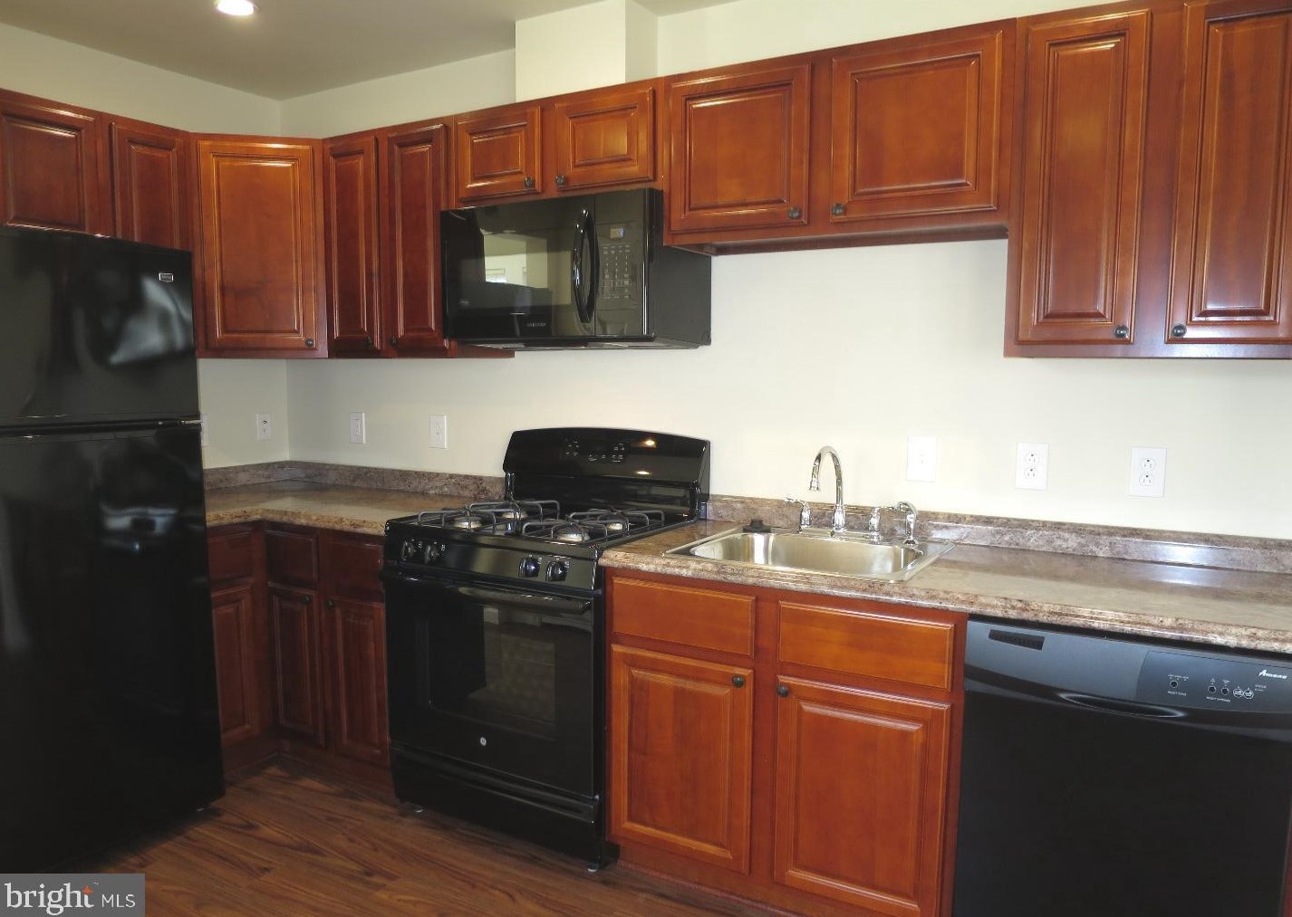 221 Woodbine Ave, West Deptford NJ  08093-1037 exterior