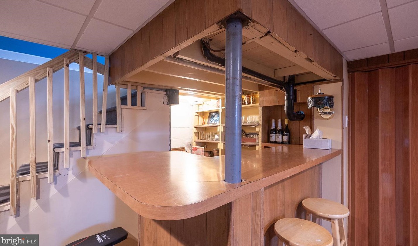 210 Meadow Ln, West Deptford NJ  08096-1839 exterior