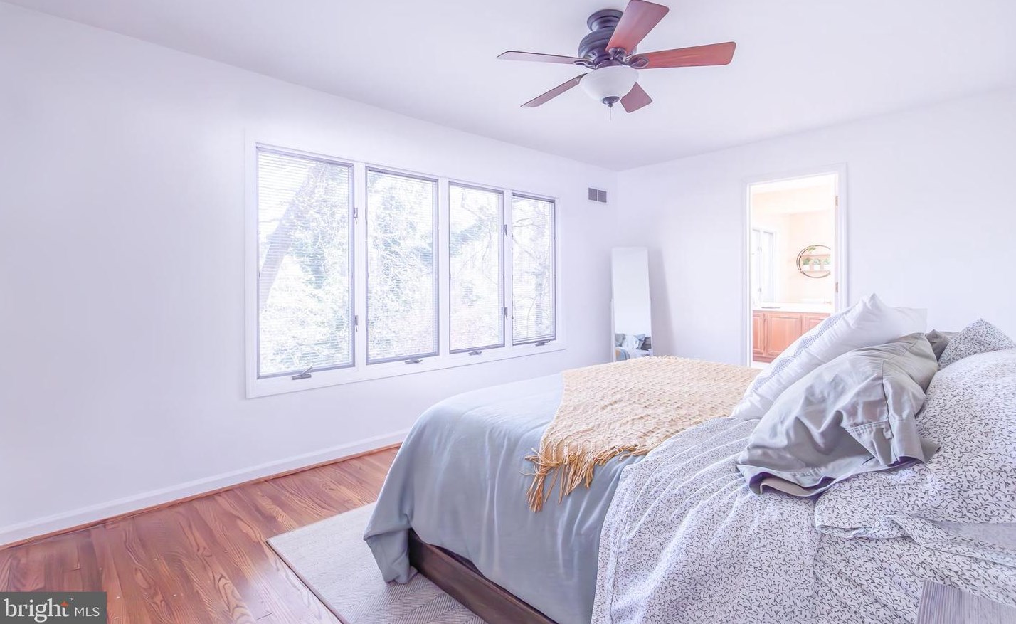 210 Meadow Ln, West Deptford NJ  08096-1839 exterior