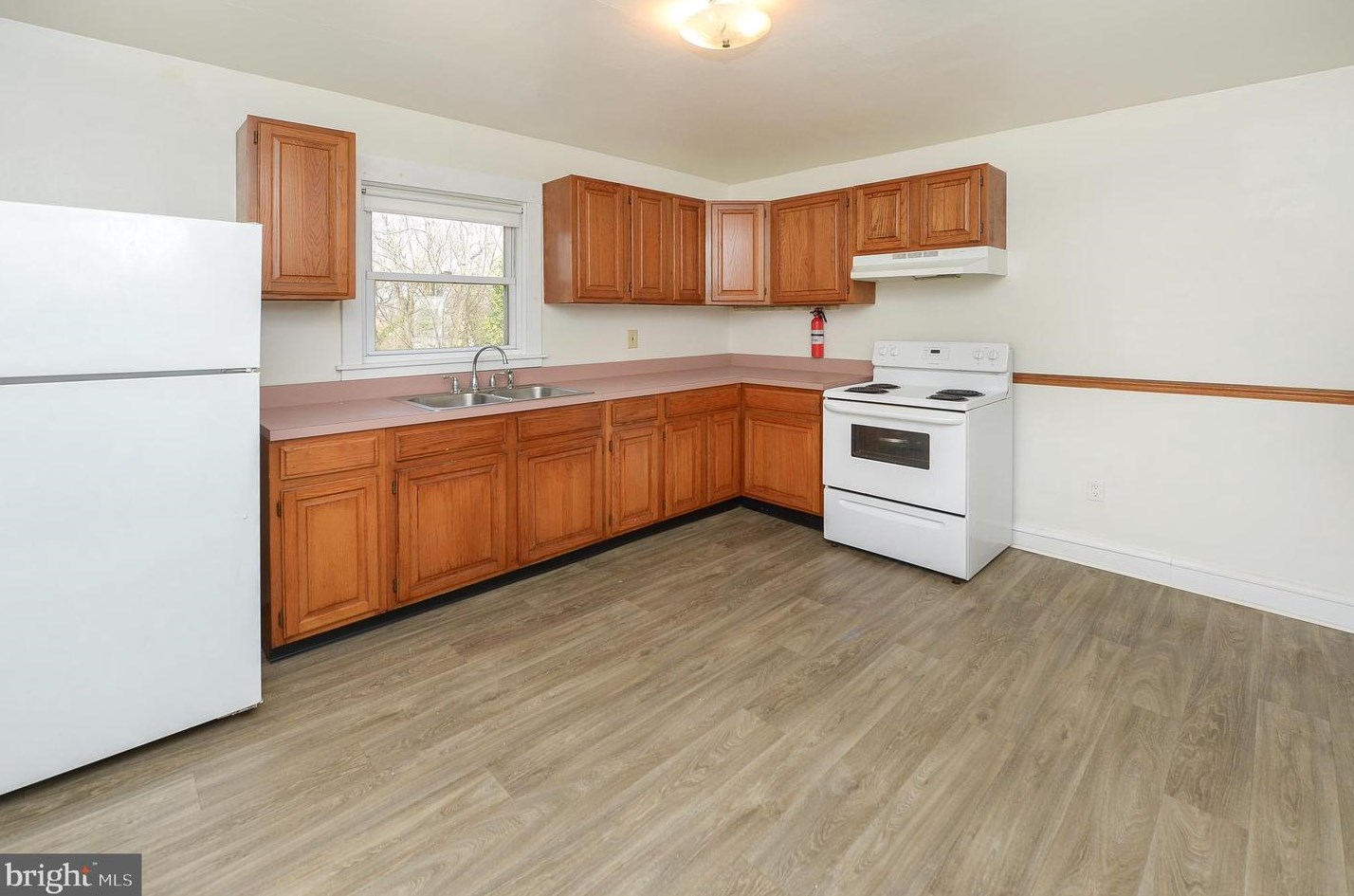 305 Broad St, West Deptford NJ 08096-1055 exterior