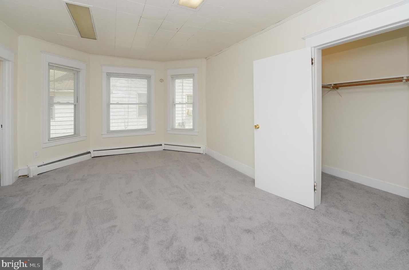 305 Broad St, West Deptford NJ 08096-1055 exterior