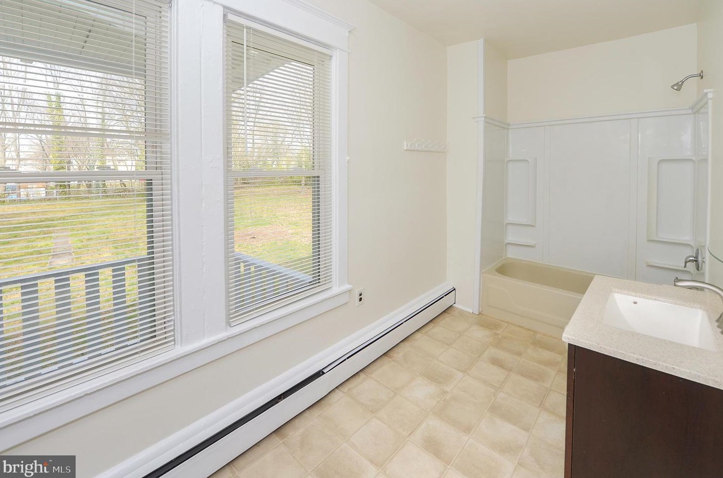 305 Broad St, West Deptford NJ 08096-1055 exterior