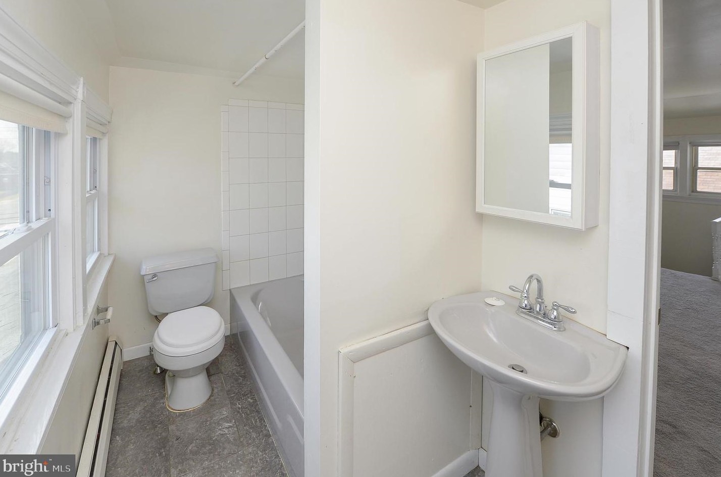 305 Broad St, West Deptford NJ 08096-1055 exterior