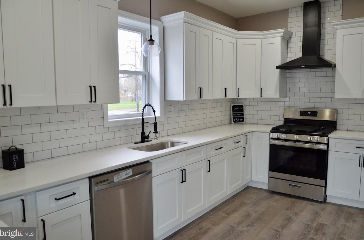 206 Delsea Dr, Clayton NJ  08312-2204 exterior