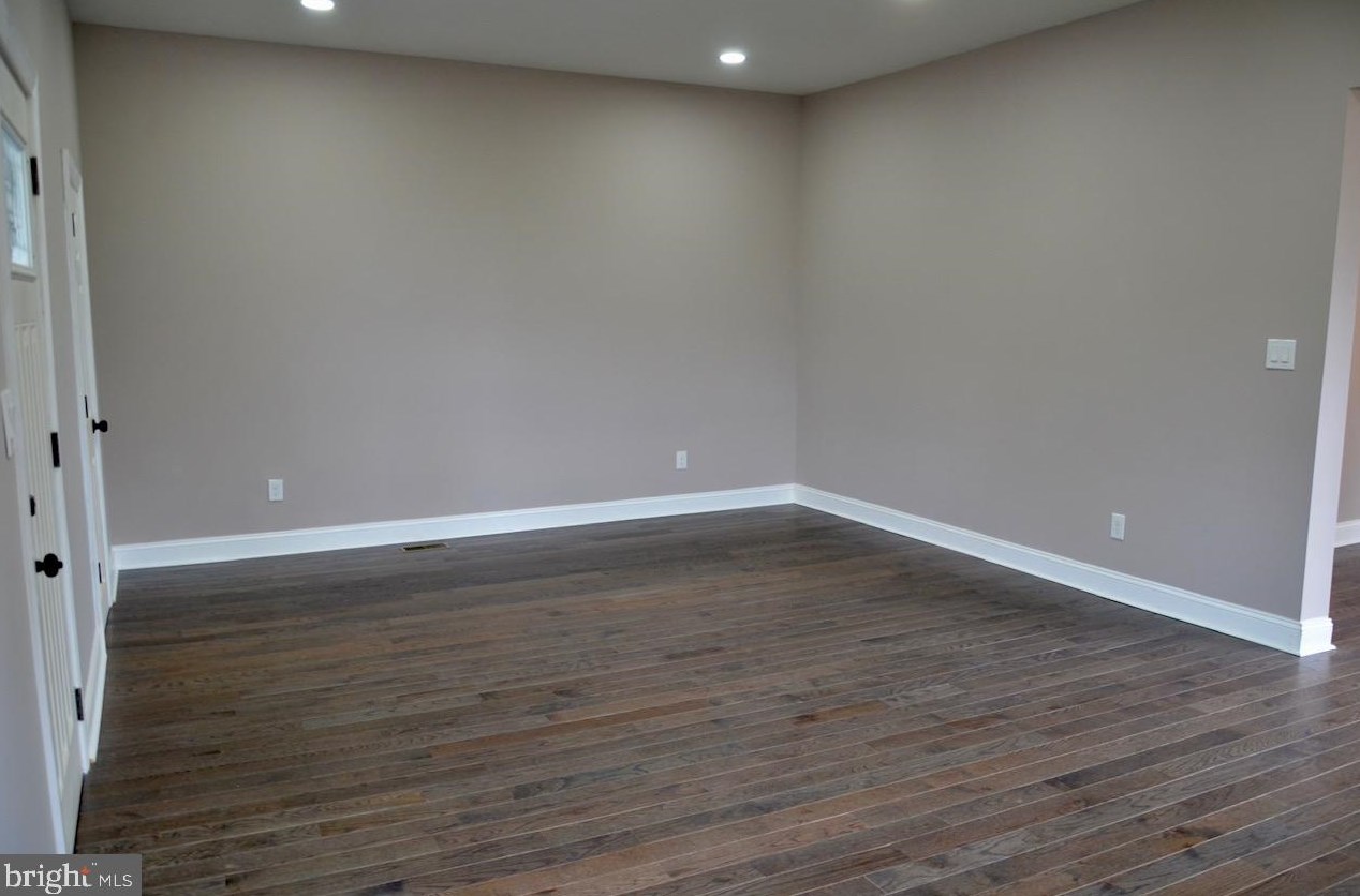 206 Delsea Dr, Clayton NJ  08312-2204 exterior