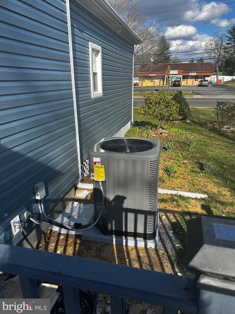 206 Delsea Dr, Clayton NJ  08312-2204 exterior