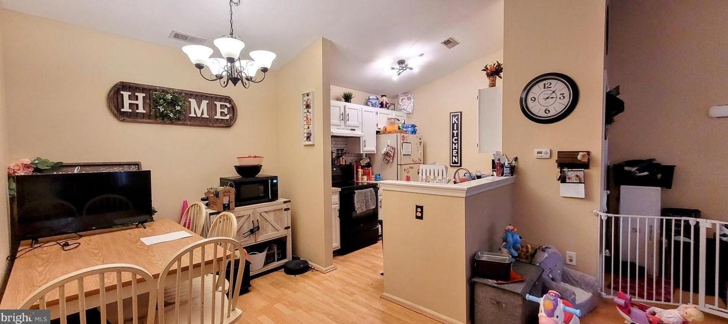 48 Crestmont Dr, West Deptford NJ  08051-2159 exterior