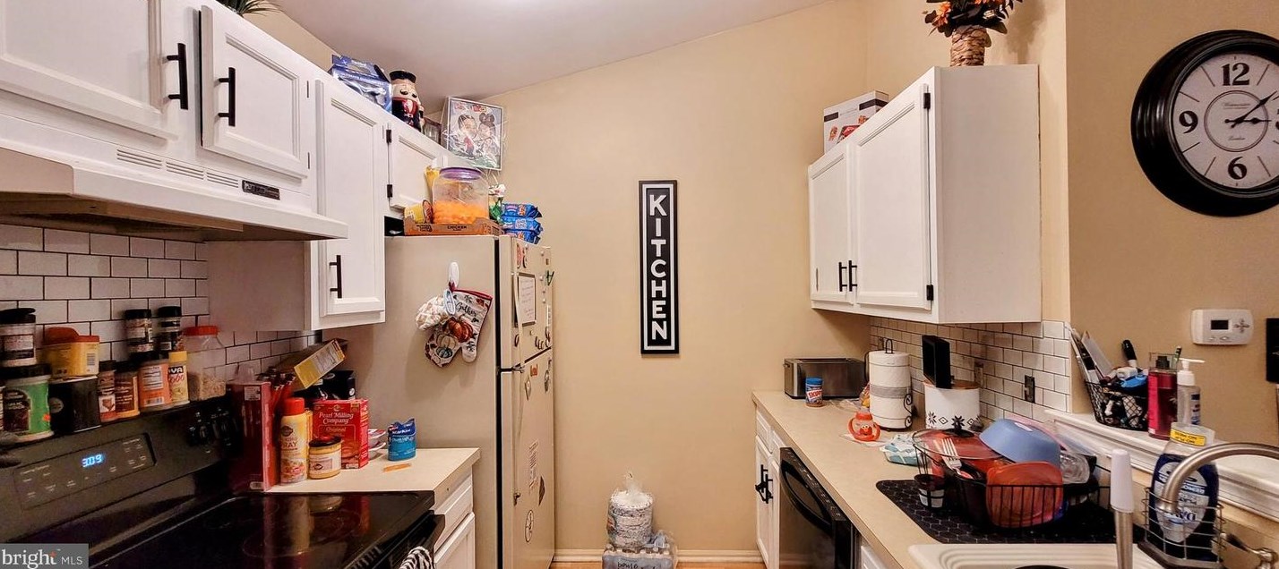 48 Crestmont Dr, West Deptford NJ  08051-2159 exterior