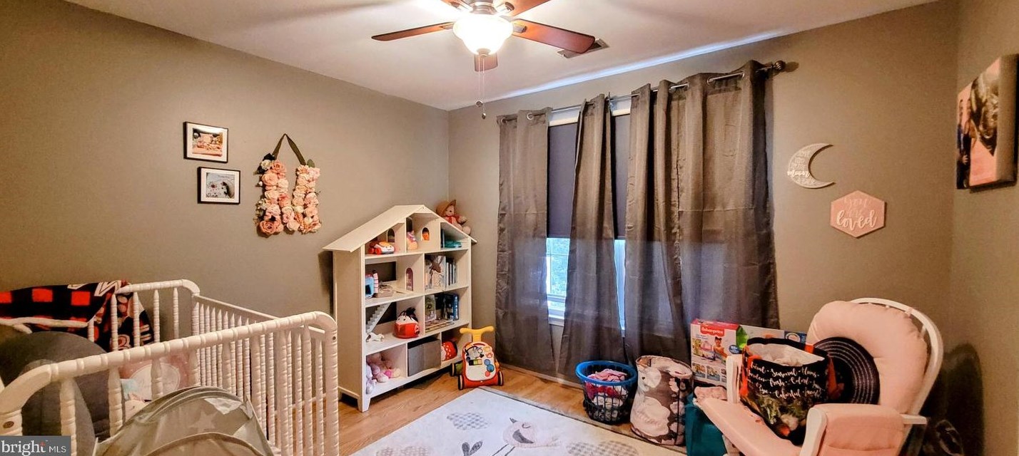 48 Crestmont Dr, West Deptford NJ  08051-2159 exterior