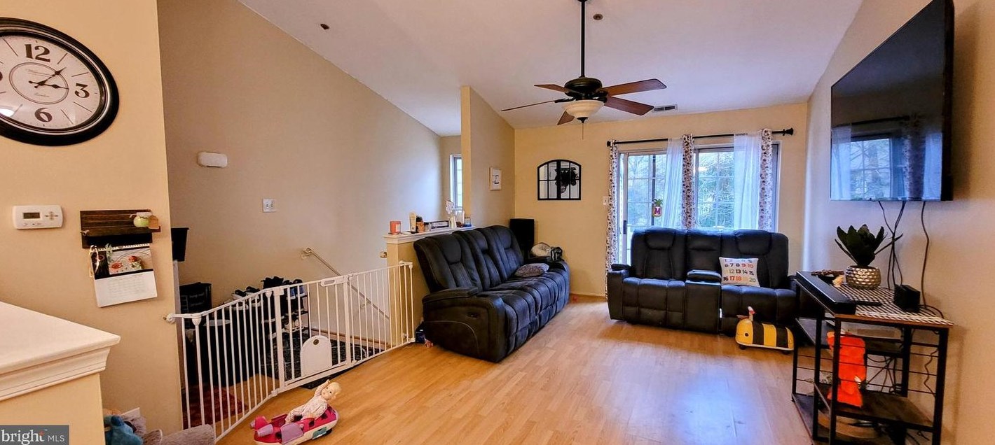 48 Crestmont Dr, West Deptford NJ  08051-2159 exterior