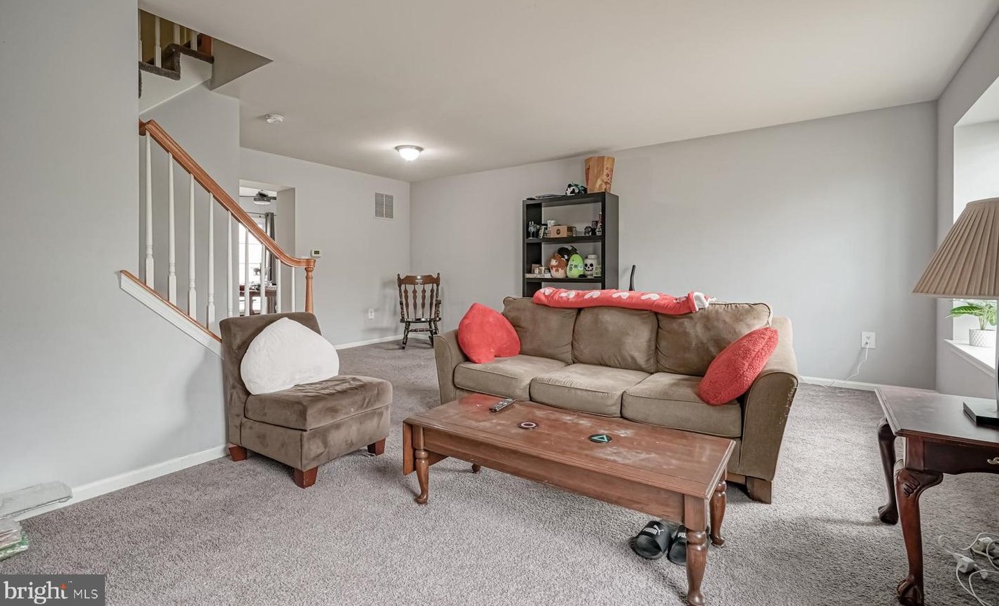 13 Highgrove Ct, West Deptford NJ 08086-3814 exterior