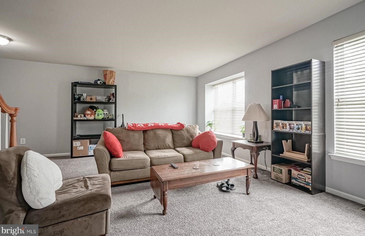 13 Highgrove Ct, West Deptford NJ 08086-3814 exterior