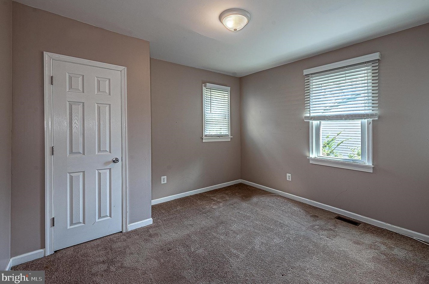 1029 Chestnut Ave, West Deptford NJ 08097-1611 exterior