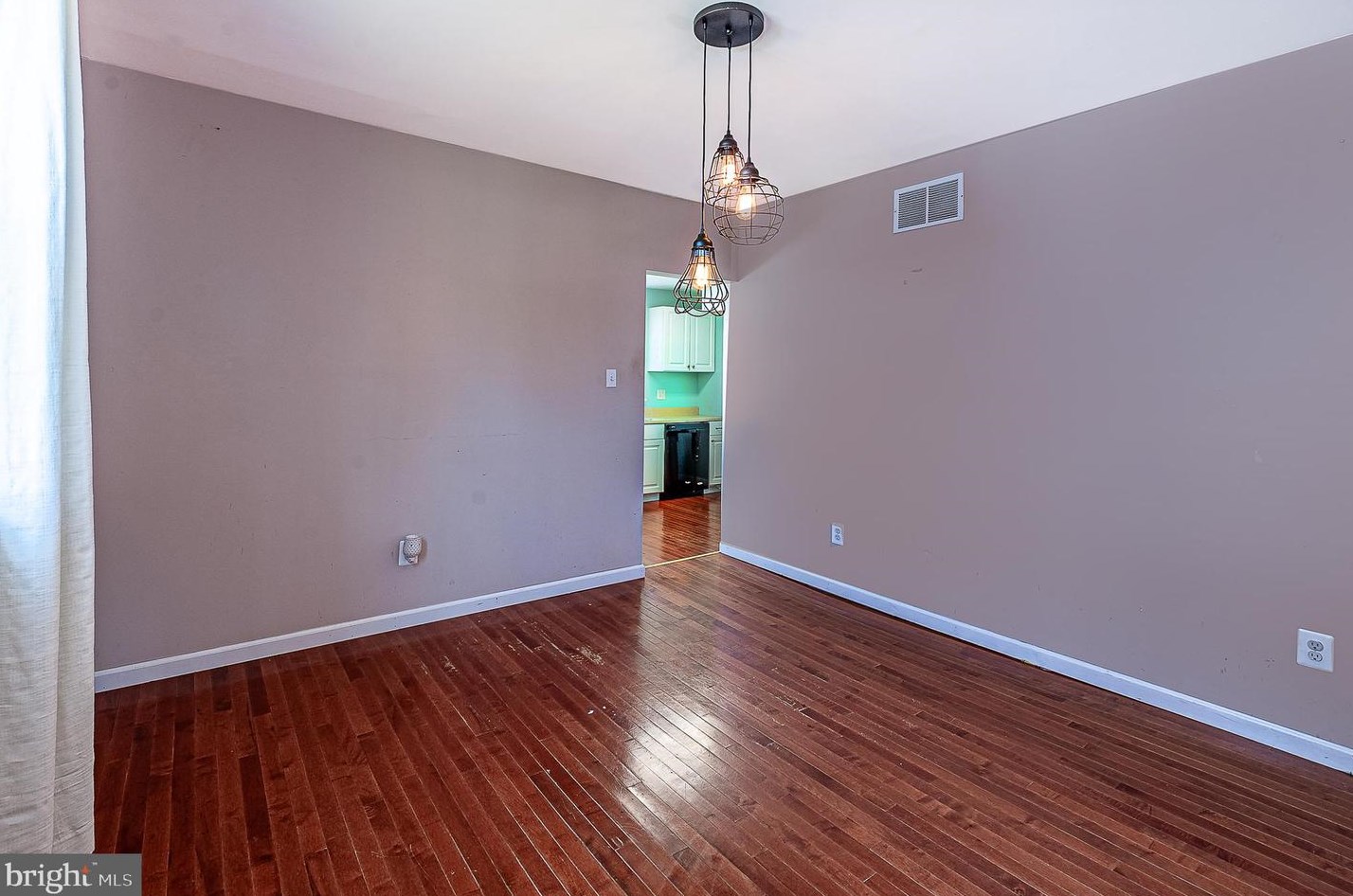 1029 Chestnut Ave, West Deptford NJ 08097-1611 exterior