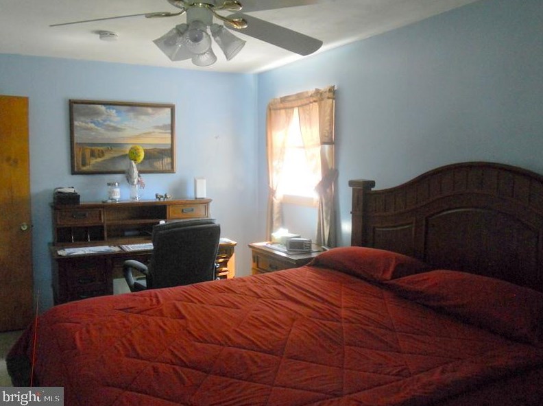 57 Craig Dr, West Deptford NJ 08096-6125 exterior