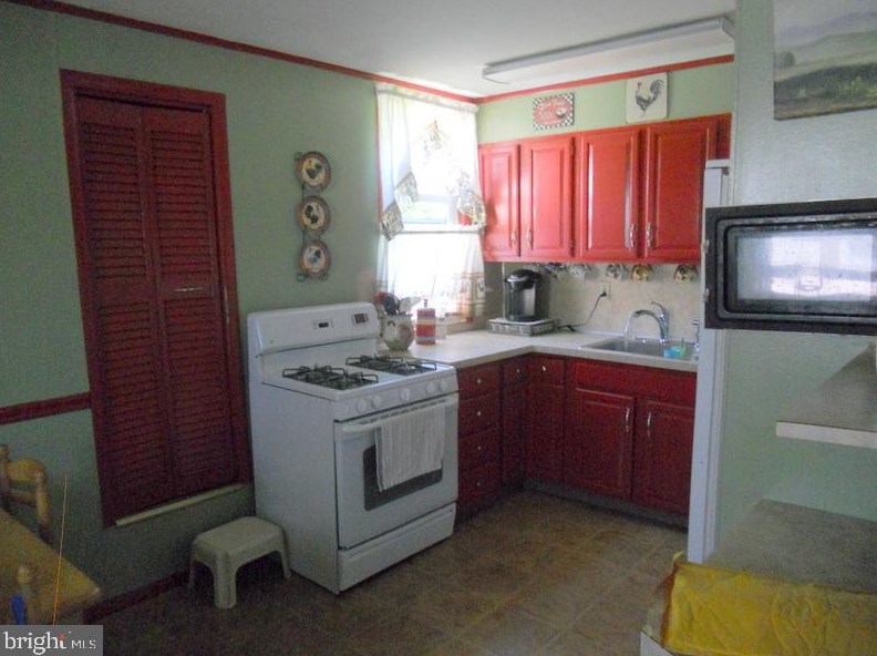 57 Craig Dr, West Deptford NJ 08096-6125 exterior