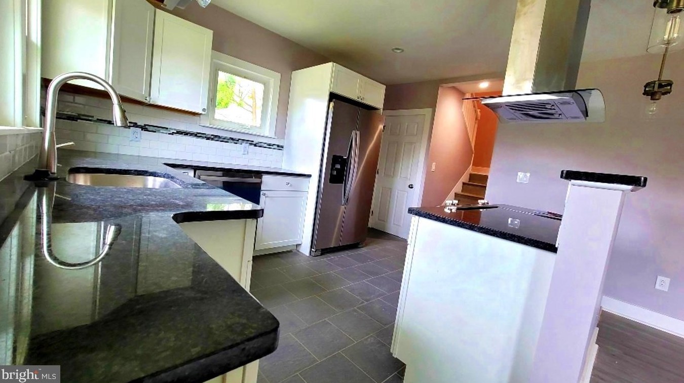 47 Moore Ave, West Deptford NJ 08093-1621 exterior