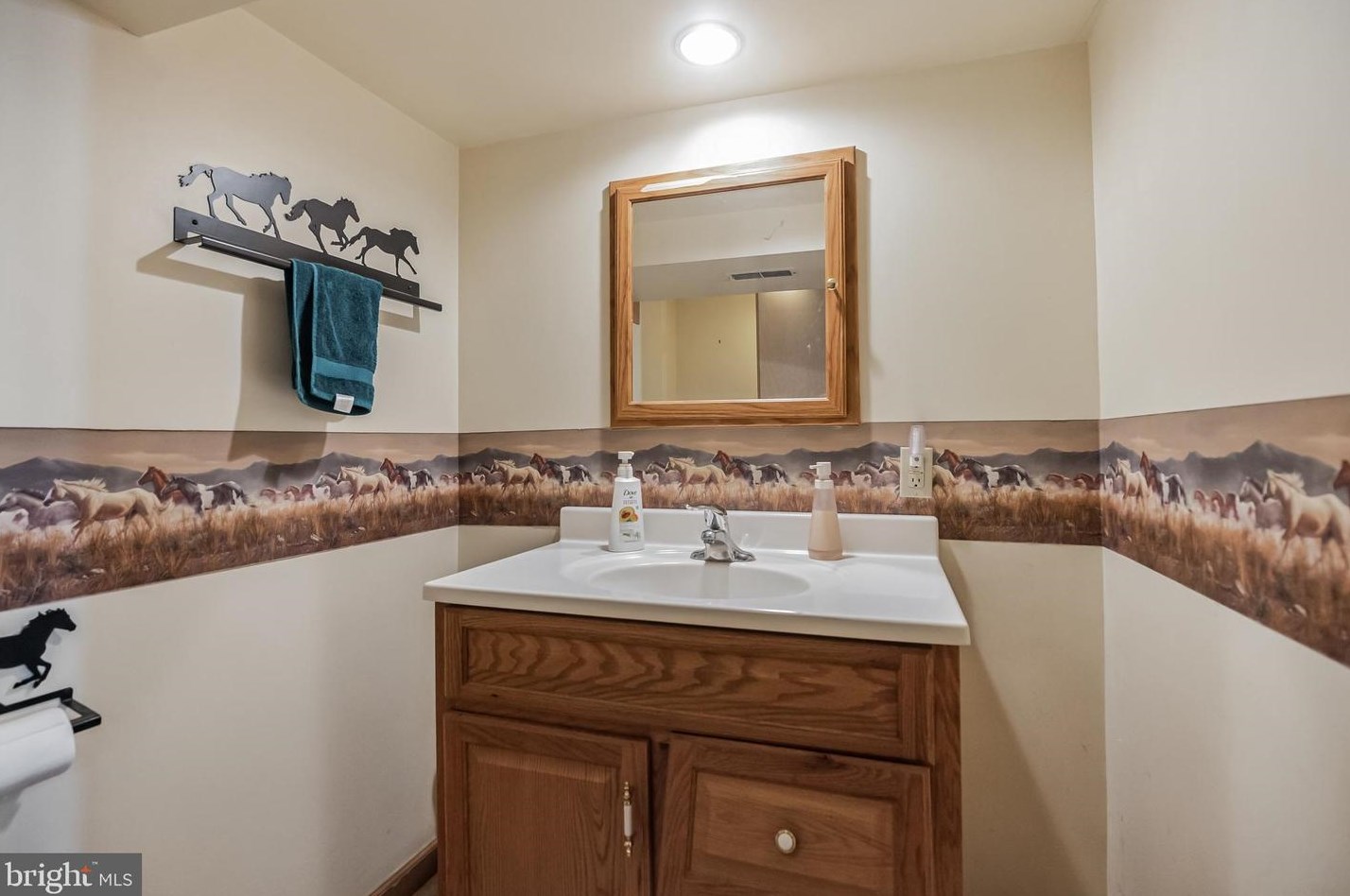 1200 Cedar Ave, Aura NJ 08028-1210 exterior