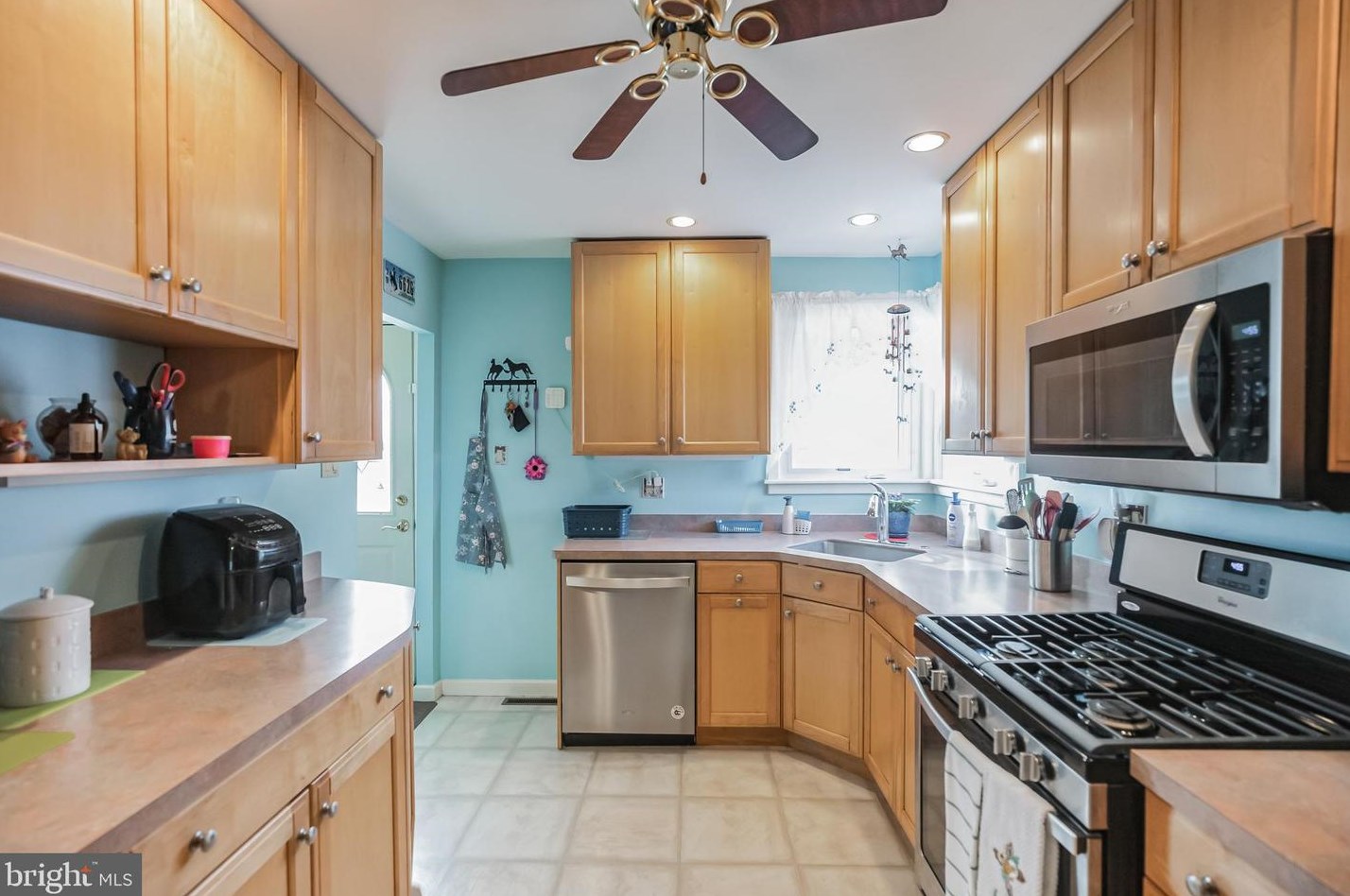 1200 Cedar Ave, Aura NJ 08028-1210 exterior