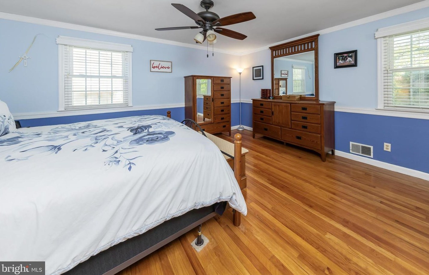 425 Oak Ave, West Deptford NJ 08096-4413 exterior