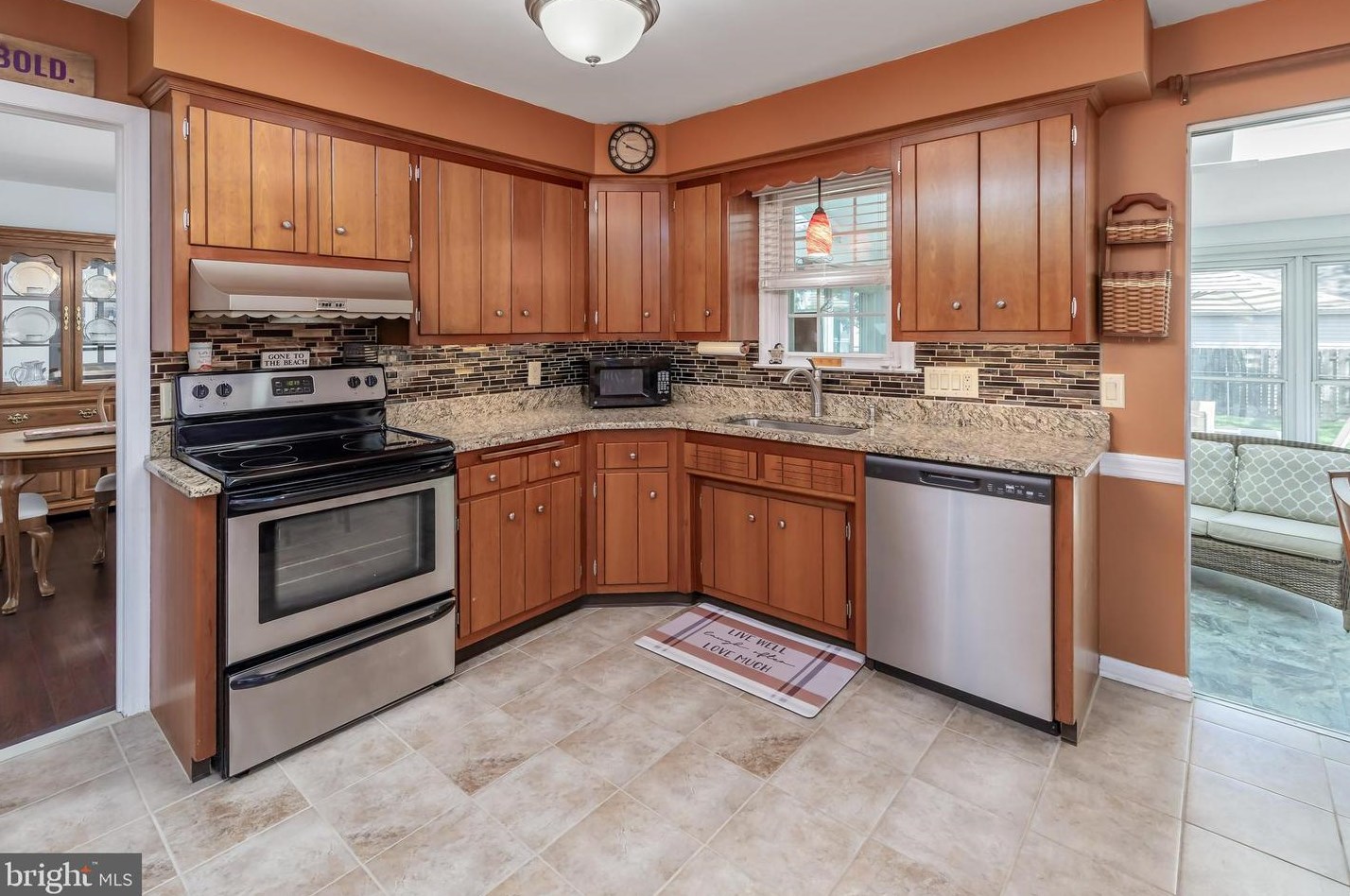 425 Oak Ave, West Deptford NJ 08096-4413 exterior