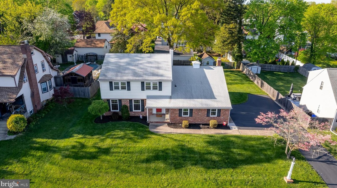 425 Oak Ave, West Deptford NJ 08096-4413 exterior