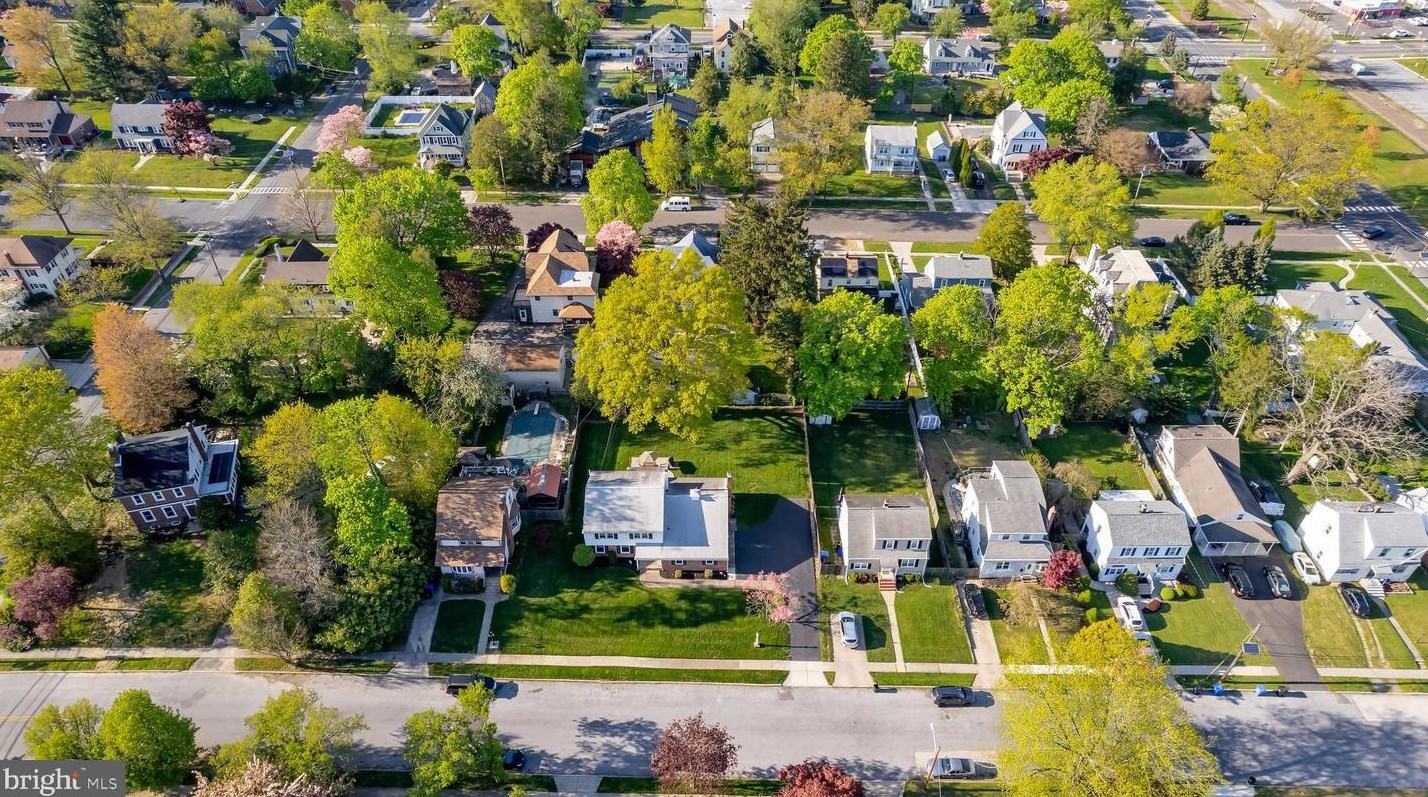 425 Oak Ave, West Deptford NJ 08096-4413 exterior