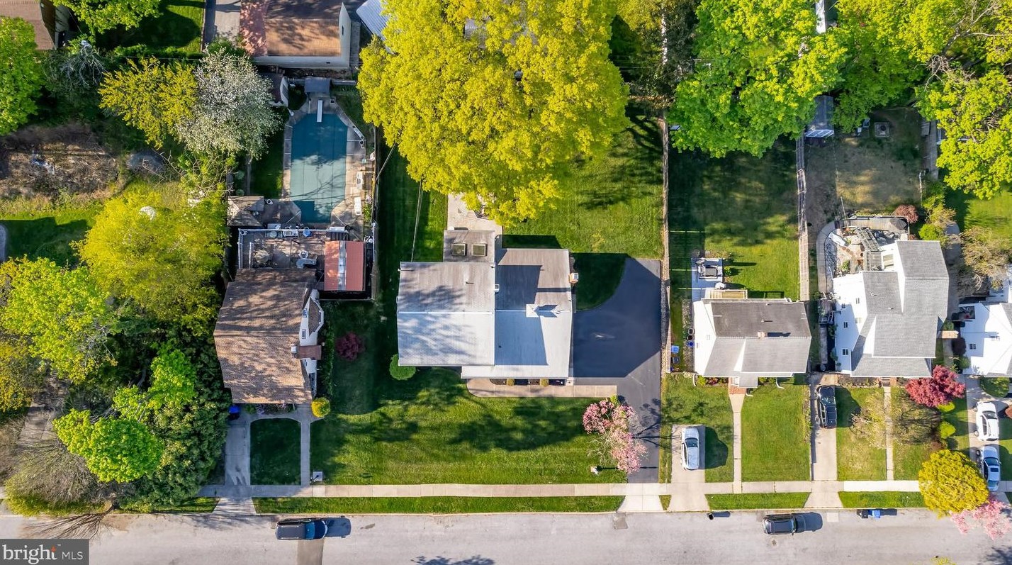 425 Oak Ave, West Deptford NJ 08096-4413 exterior