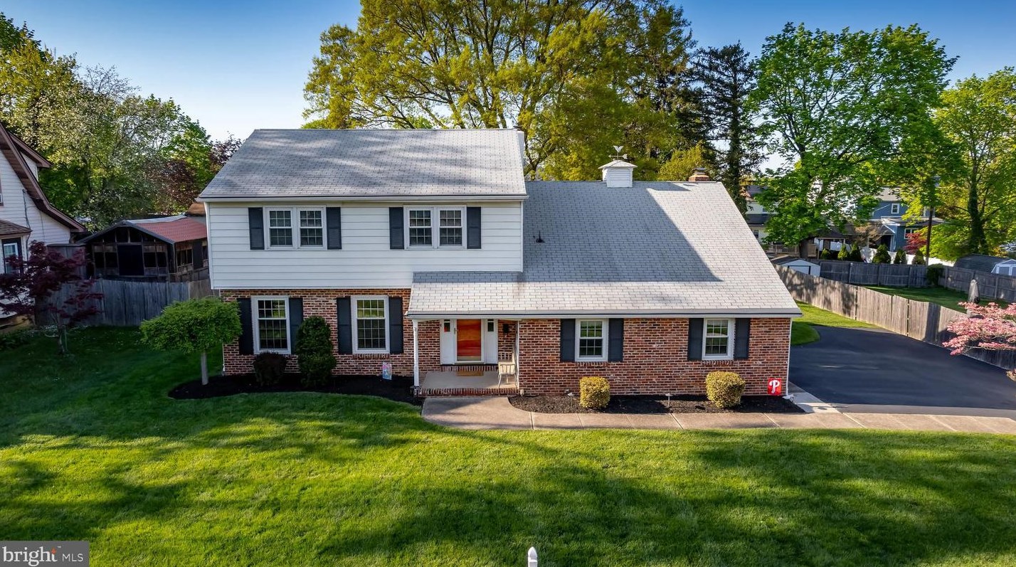 425 Oak Ave, West Deptford NJ 08096-4413 exterior