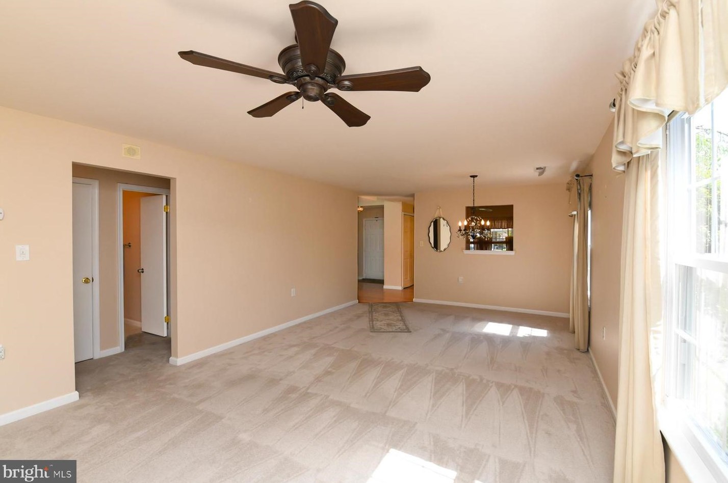 112 Lakebridge Dr, West Deptford NJ 08096-6718 exterior