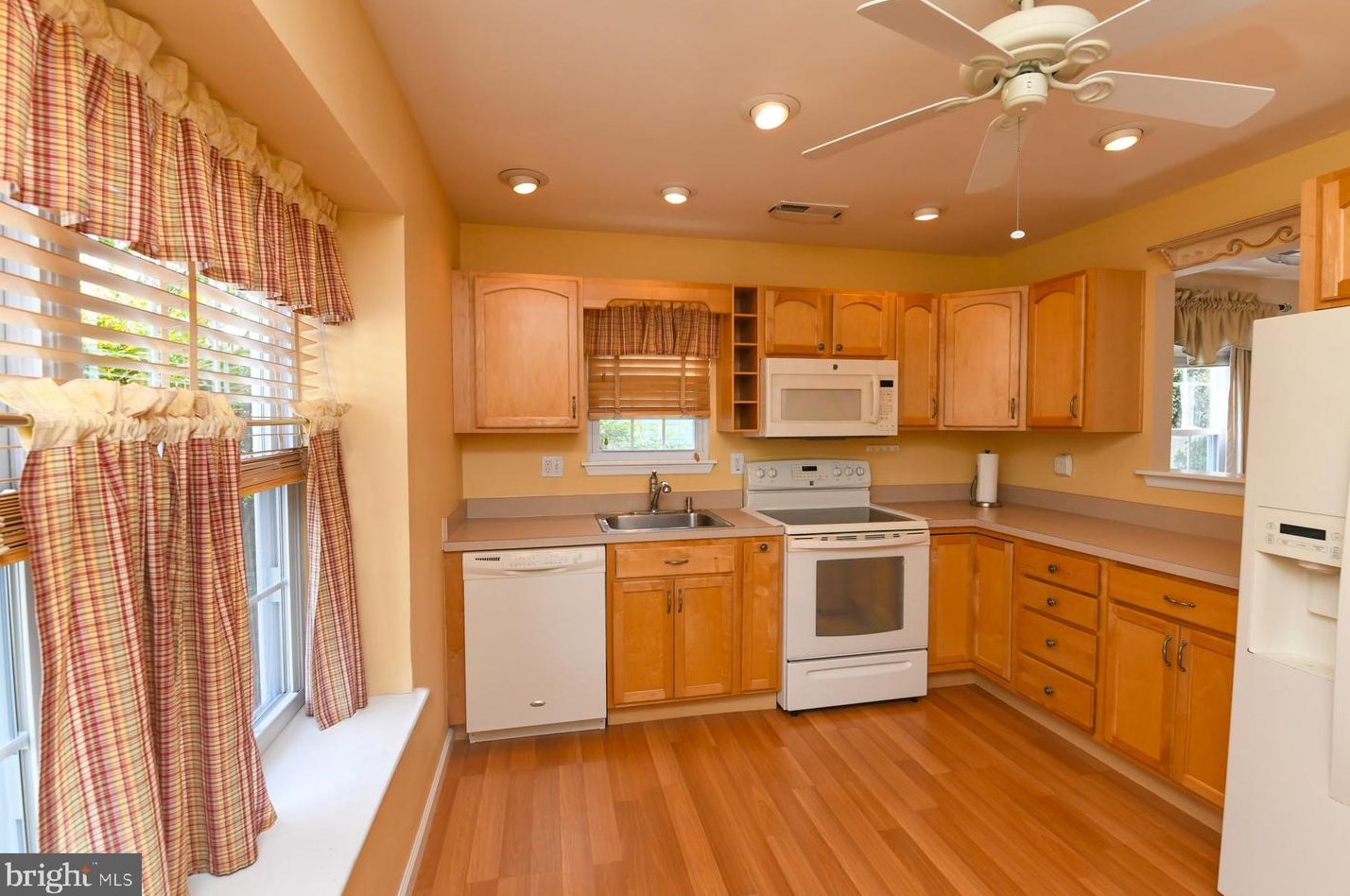 112 Lakebridge Dr, West Deptford NJ 08096-6718 exterior