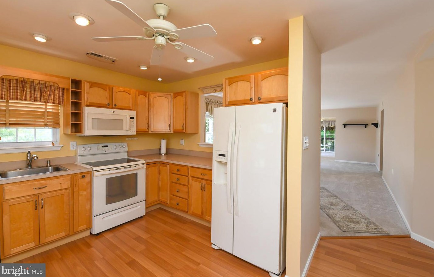 112 Lakebridge Dr, West Deptford NJ 08096-6718 exterior