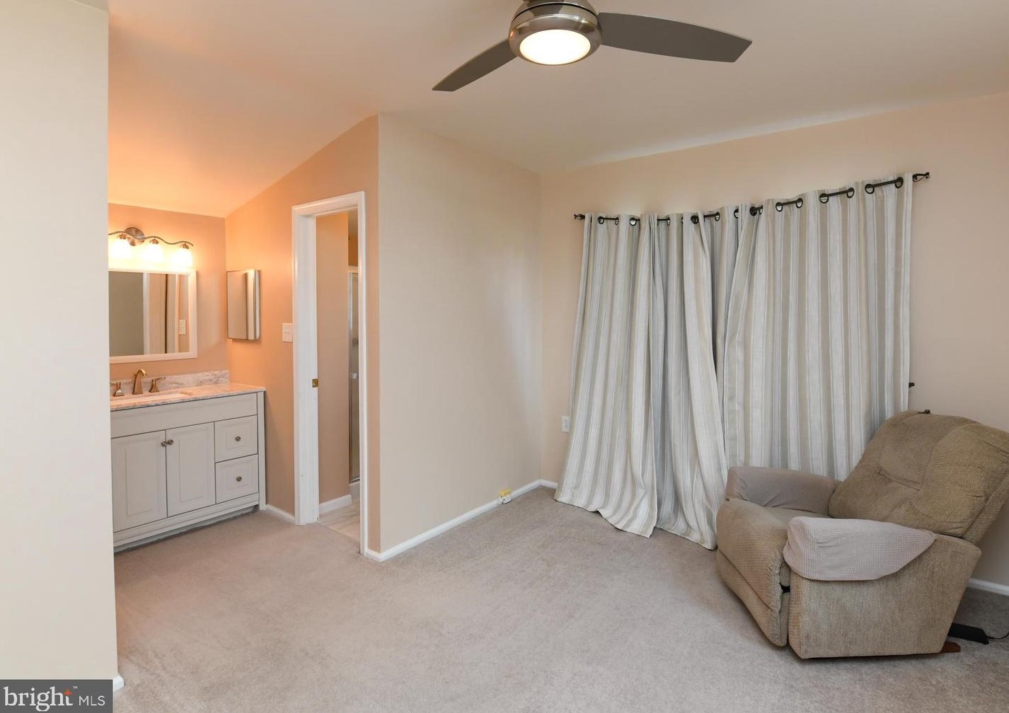 112 Lakebridge Dr, West Deptford NJ 08096-6718 exterior