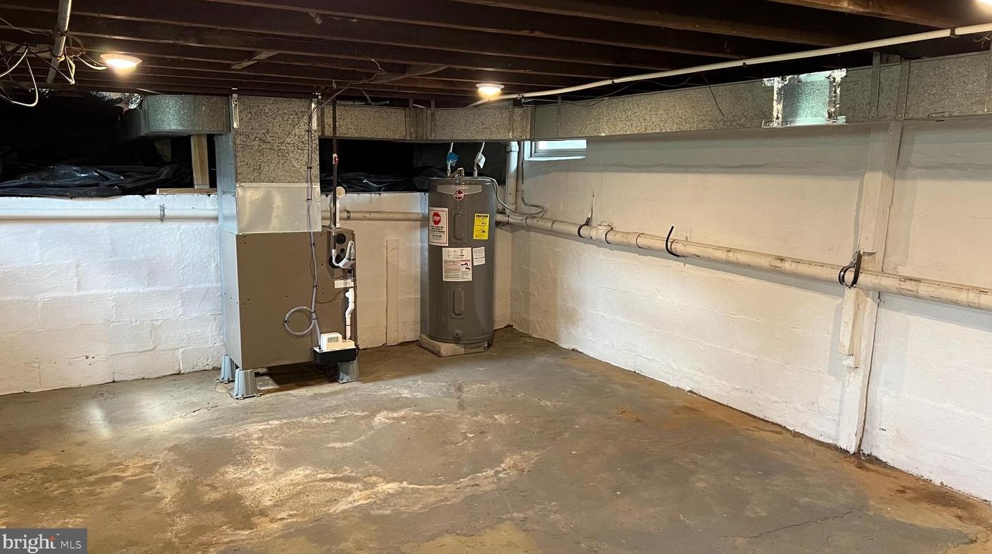 818 Asbury Ave, West Deptford NJ 08096-4312 exterior