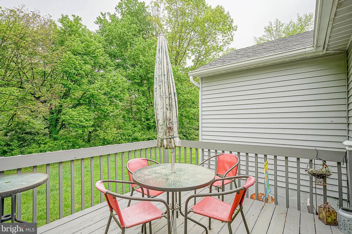 21 Pinecrest Dr, West Deptford NJ  08096-6736 exterior