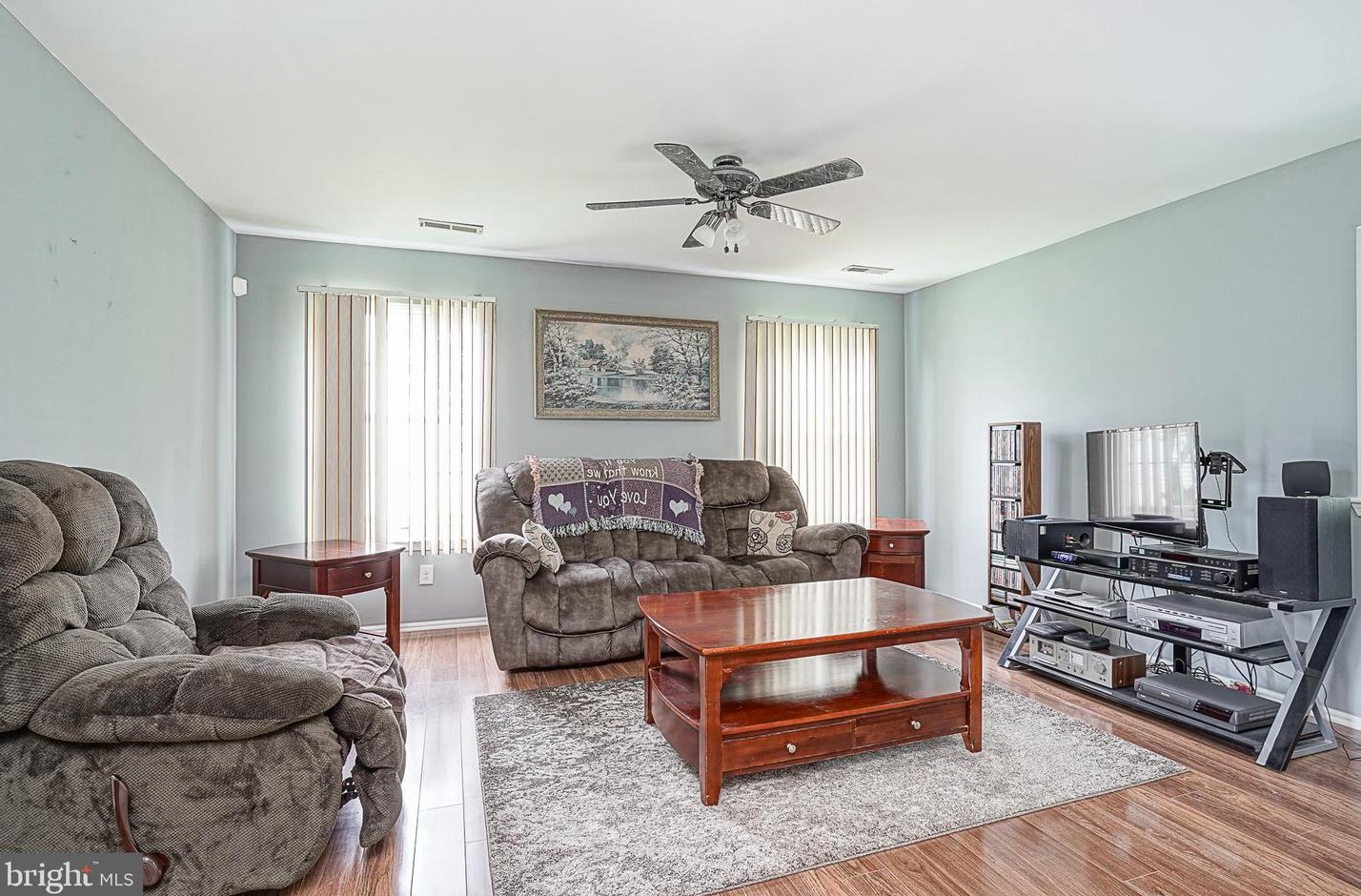 21 Pinecrest Dr, West Deptford NJ  08096-6736 exterior