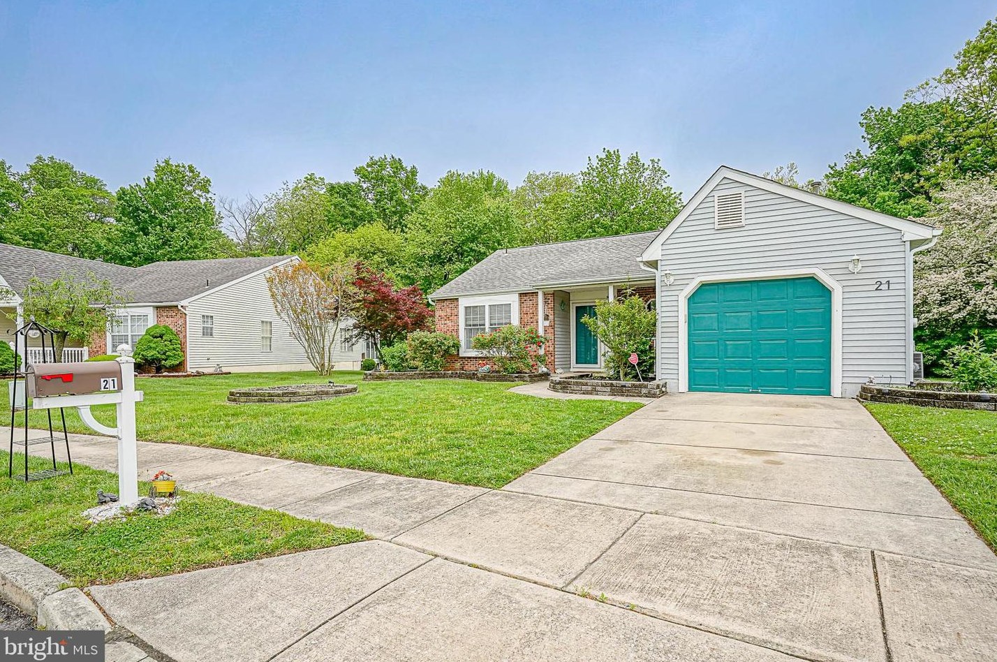 21 Pinecrest Dr, West Deptford NJ  08096-6736 exterior
