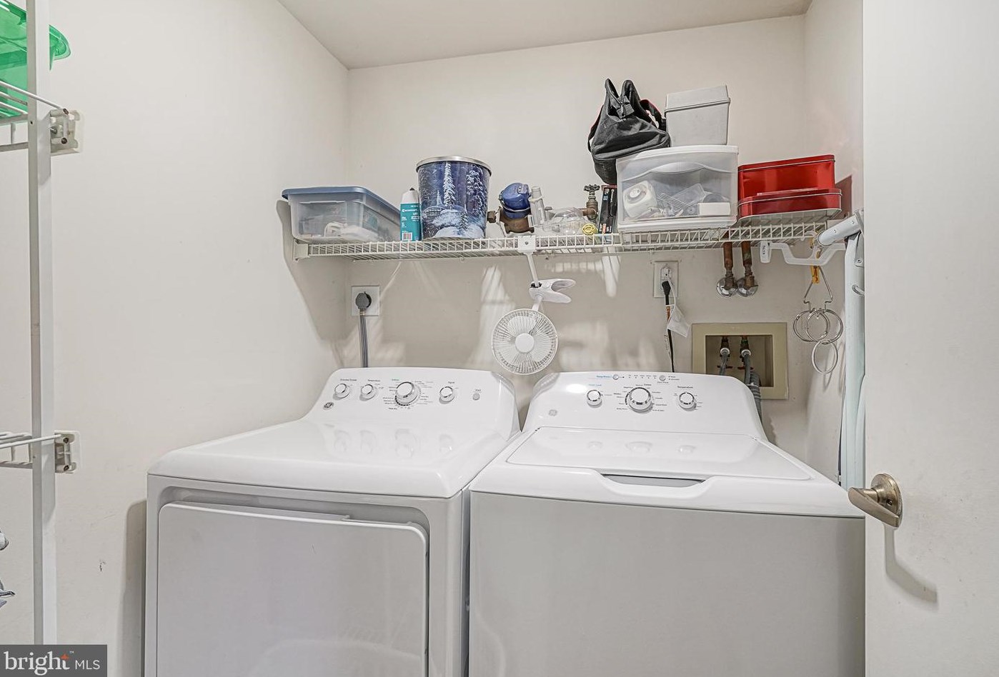 21 Pinecrest Dr, West Deptford NJ  08096-6736 exterior