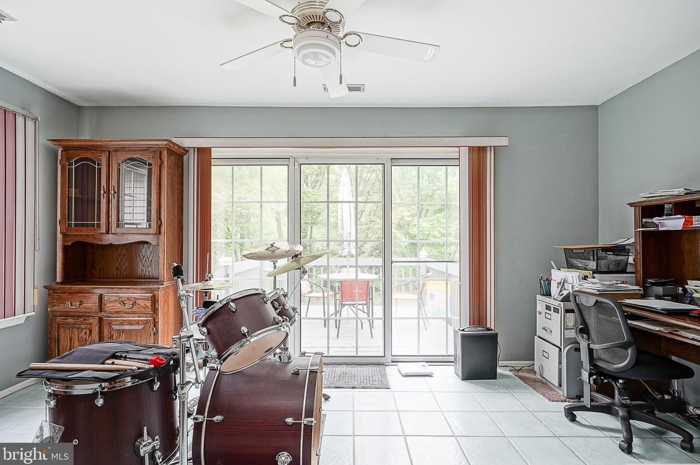 21 Pinecrest Dr, West Deptford NJ  08096-6736 exterior