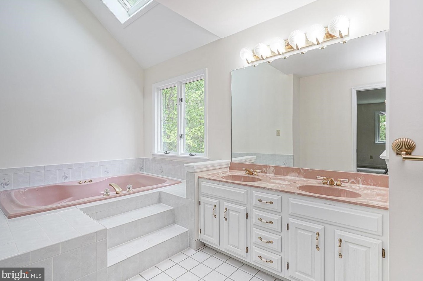 2 Laurel Dr, Harrison Township NJ 08062-9653 exterior