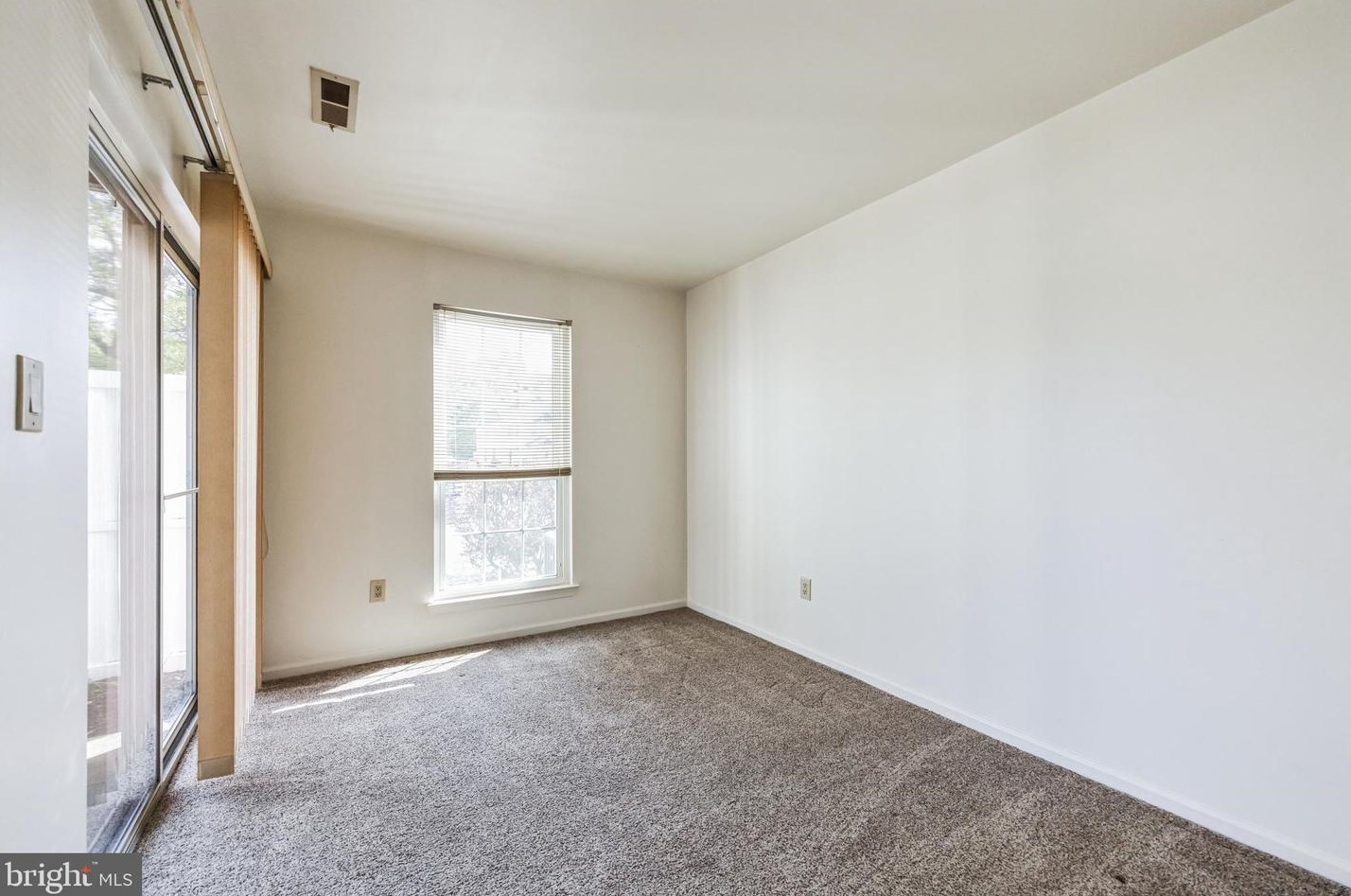 107 Steeplechase Ct, West Deptford NJ  08096-6815 exterior