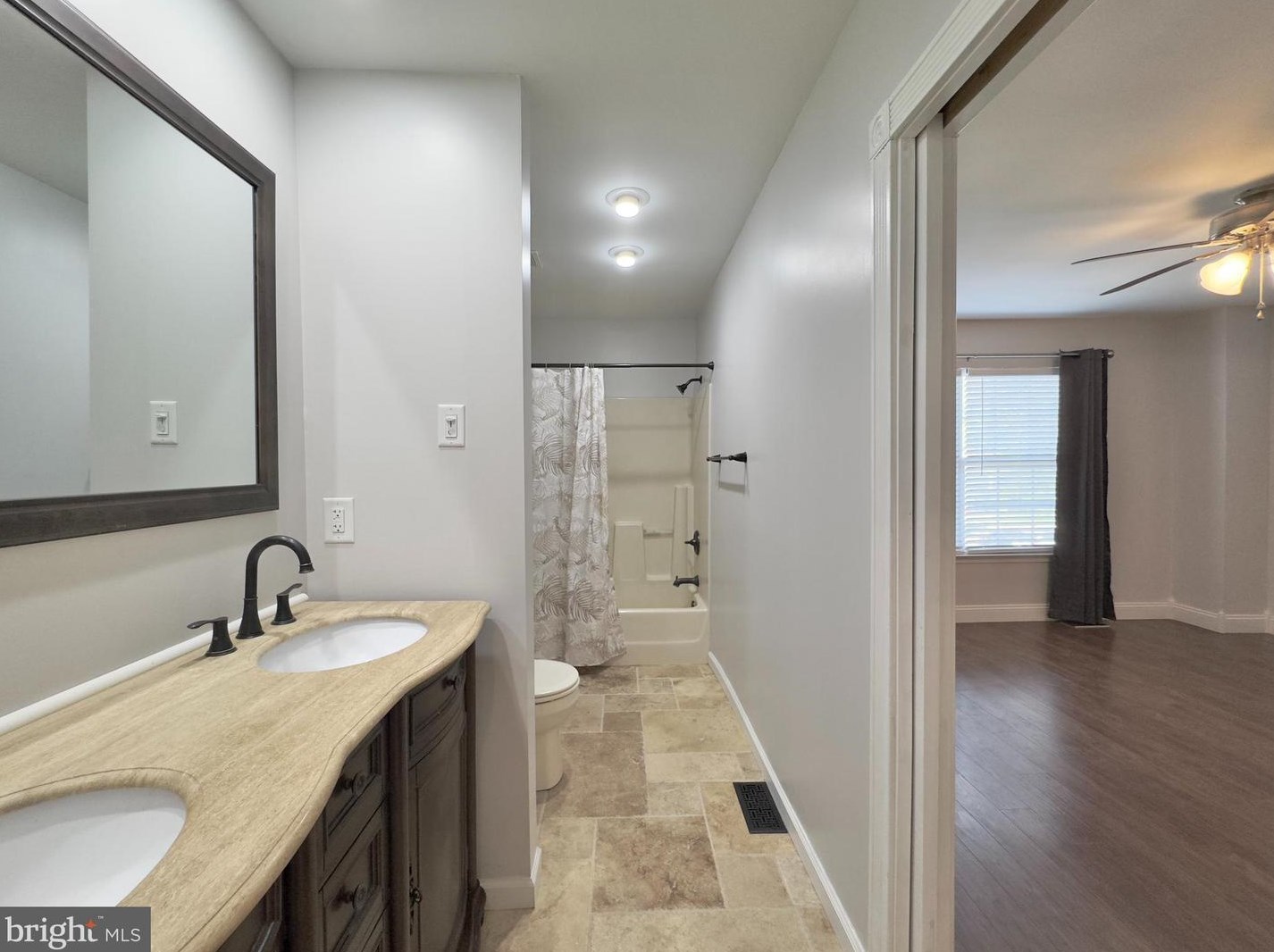 205 Balin Ct, West Deptford NJ 08051-2209 exterior