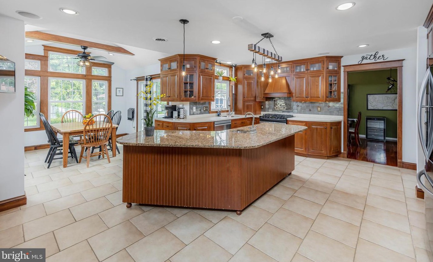 800 Canvasback Dr, Harrison Township NJ 08062-3229 exterior