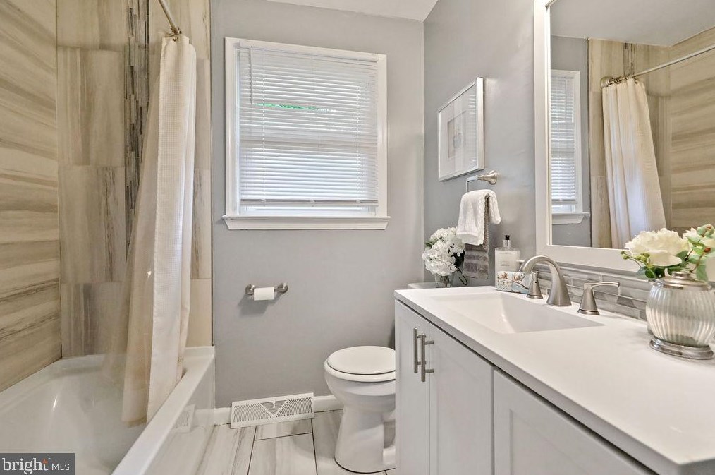 207 8 St, West Deptford NJ  08086-3057 exterior