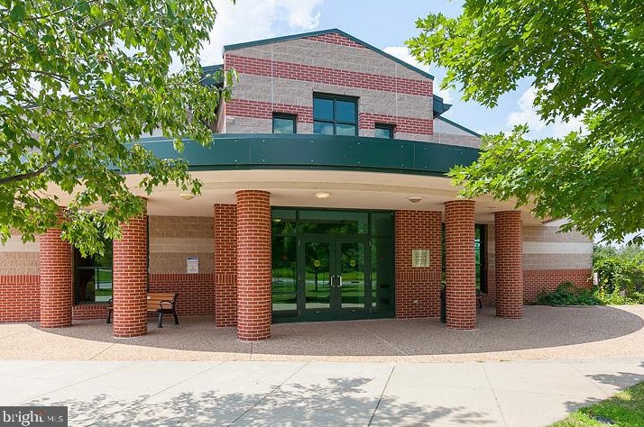 232 Night Hawk Cir, West Deptford NJ 08086-1804 exterior