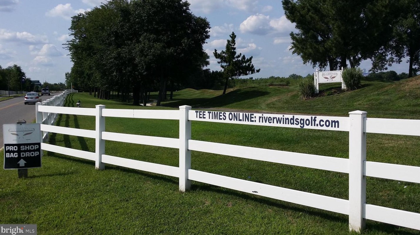 232 Night Hawk Cir, West Deptford NJ 08086-1804 exterior