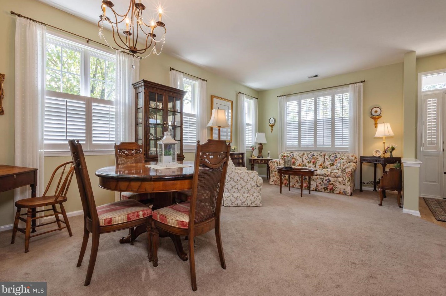 232 Night Hawk Cir, West Deptford NJ 08086-1804 exterior