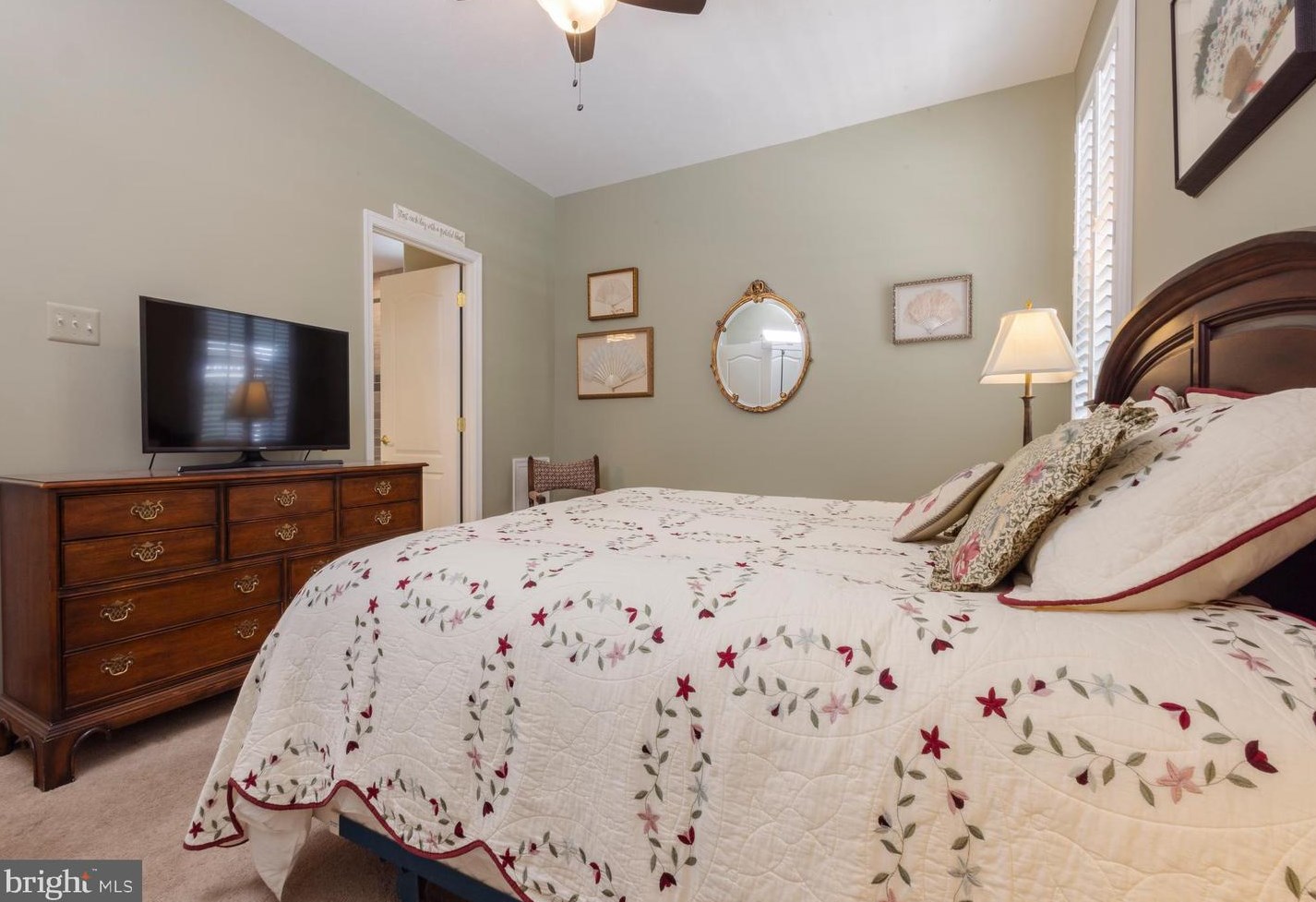 232 Night Hawk Cir, West Deptford NJ 08086-1804 exterior