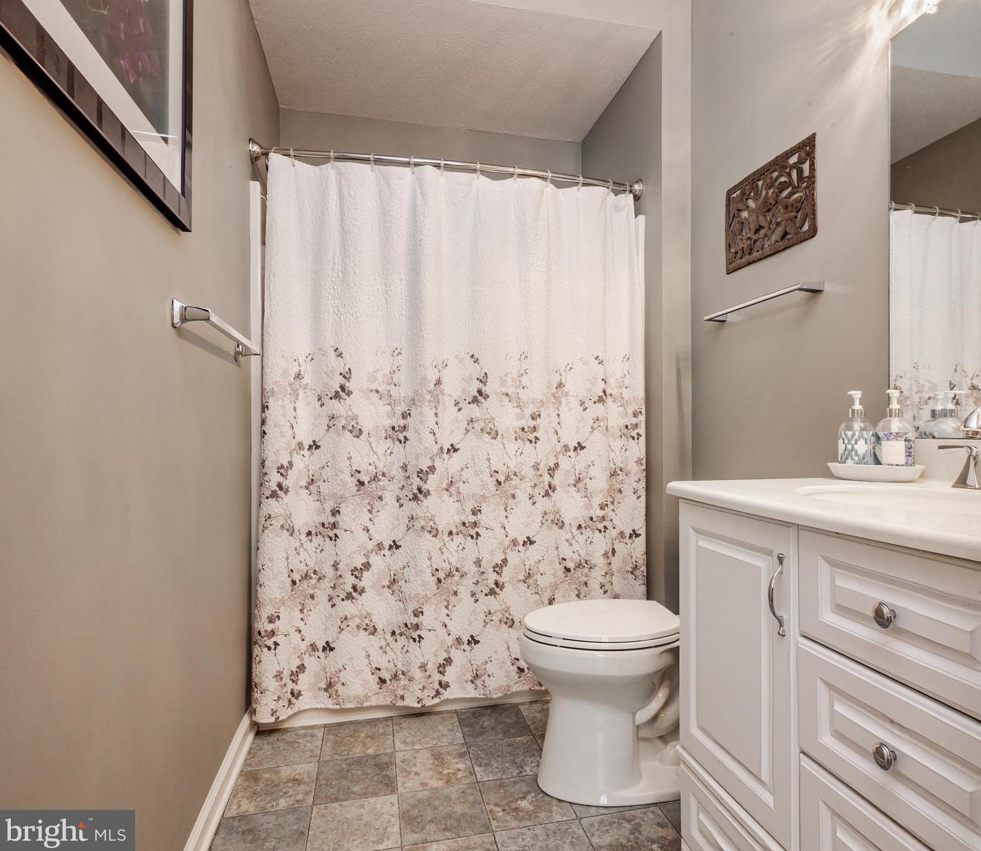 232 Night Hawk Cir, West Deptford NJ 08086-1804 exterior