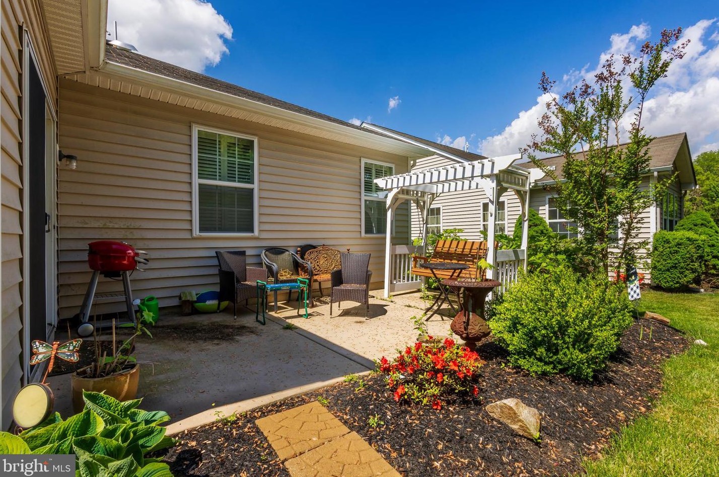 232 Night Hawk Cir, West Deptford NJ 08086-1804 exterior